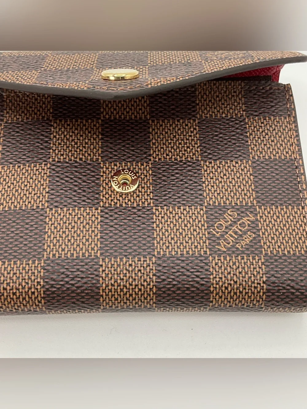 NWT Louis Vuitton Victorine Trifold Wallet Damier Ebene Rouge Interior N41659